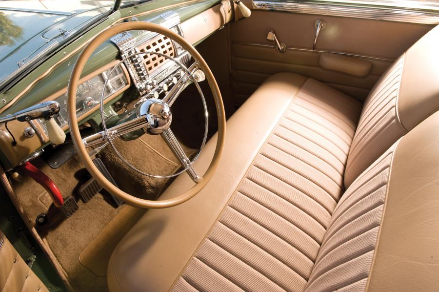 Интерьер Chrysler Town & Country Convertible 1948 года  (фото 5 из 53)